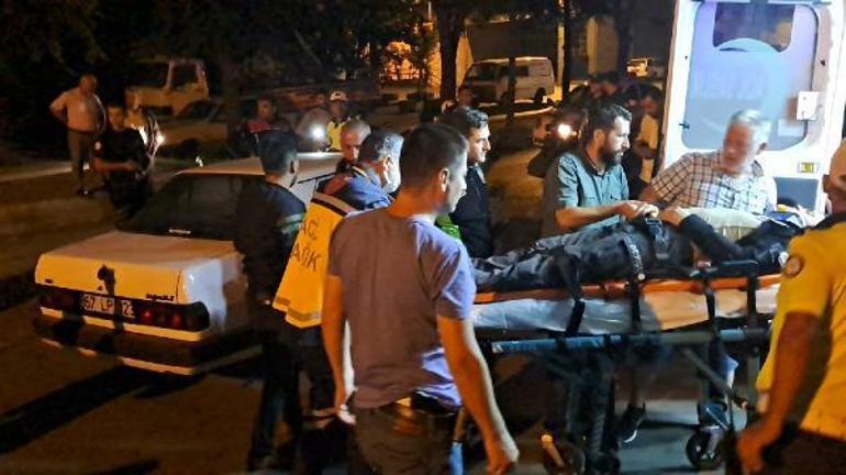 Drift yapan otomobilin alkollü sürücüsü dur ihtarında bulunan bekçiye çarptı