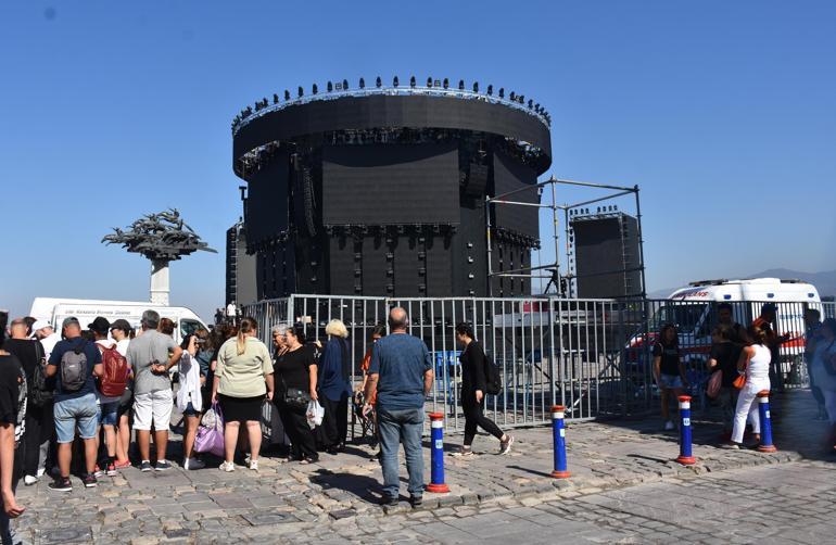 Tarkanın yeni sahnesi hazırlandı, hayranları yer tutmaya başladı