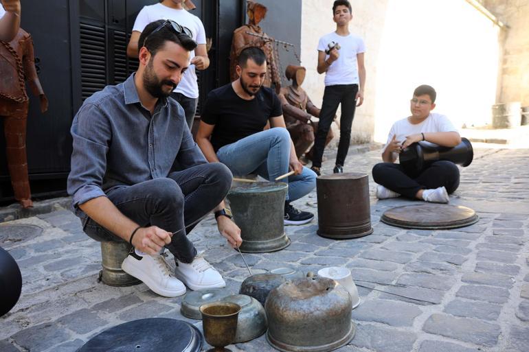 Bakır mutfak gereçlerinden ritim orkestrası kurdular