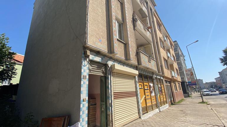 İnşaat işçisi, tadilat yaptığı apartmanda ölü bulundu