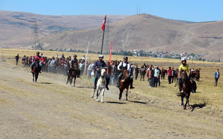 Rahvan atları kıyasıya yarıştı