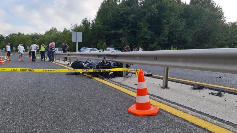 Düzcede motosiklet refüje çarptı: 2 ölü