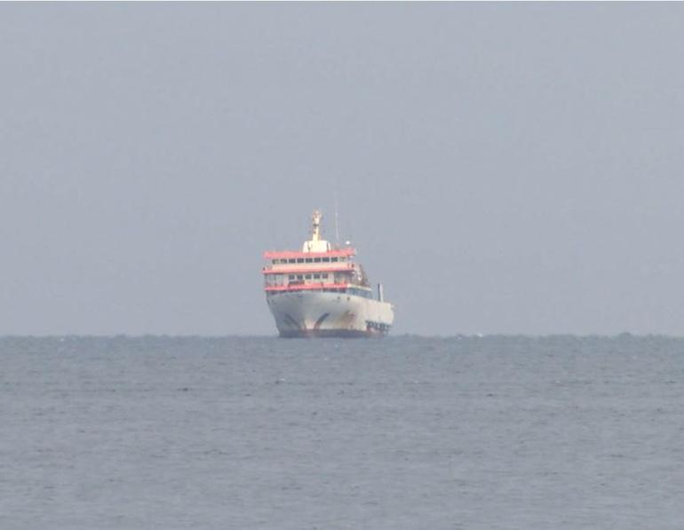 Yunanistan sahil güvenliğinin taciz ateşi açtığı gemi Zeytinburnu Sahiline demirledi