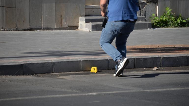 Diyarbakırda parkta silahla vurulmuş erkek cesedi bulundu