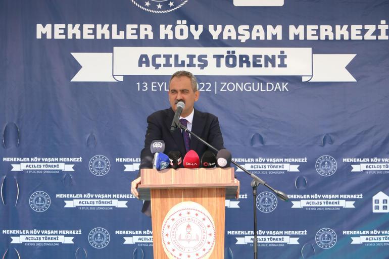 Bakan Özer: Yardımcı kaynakla ilgili problemi, eğitim sistemimizden köklü olarak kaldırdık