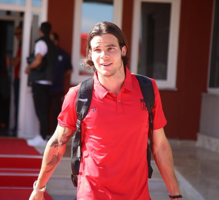 Sivasspor, CFR Cluj maçı için Romanyaya gitti