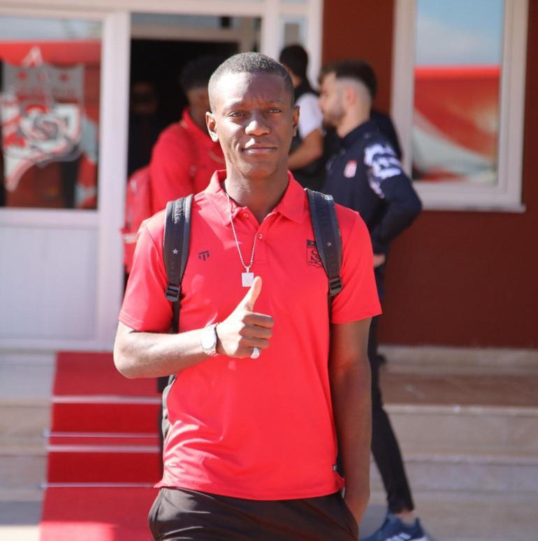 Sivasspor, CFR Cluj maçı için Romanyaya gitti