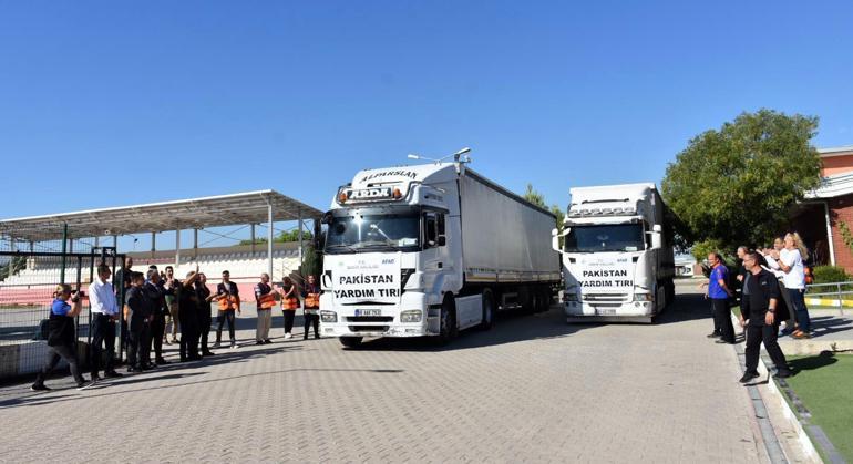 İzmirden Pakistana 2 yardım TIRı gönderildi