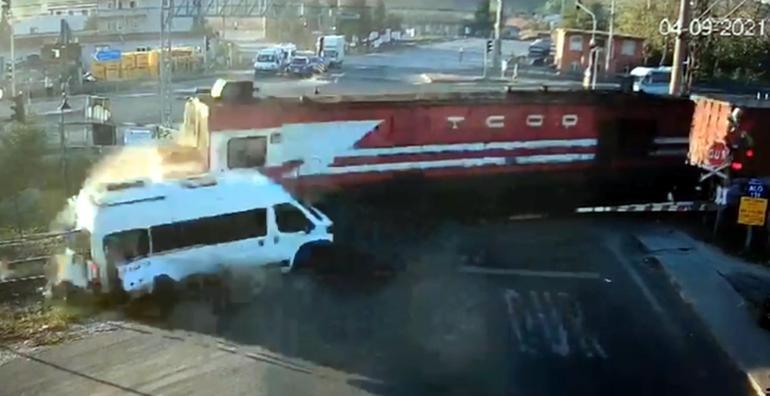 Minibüsündeki 7 kişinin kazada öldüğü şoför: Treni rayların üzerinde fark ettim