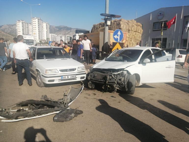 TIR, otomobile çarptı; anne ve 2 çocuğu yaralandı