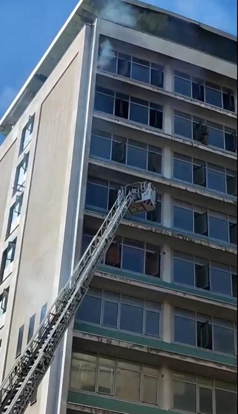 Eski Gençlik ve Spor Genel Müdürlüğü binasında çıkan yangın söndürüldü