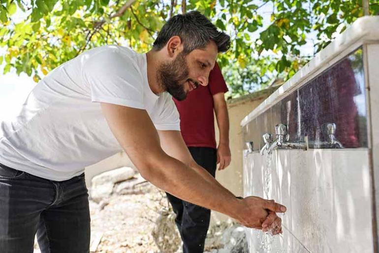 Torosların dağ köyündeki su çalışması için katır ve eşekler kiralandı