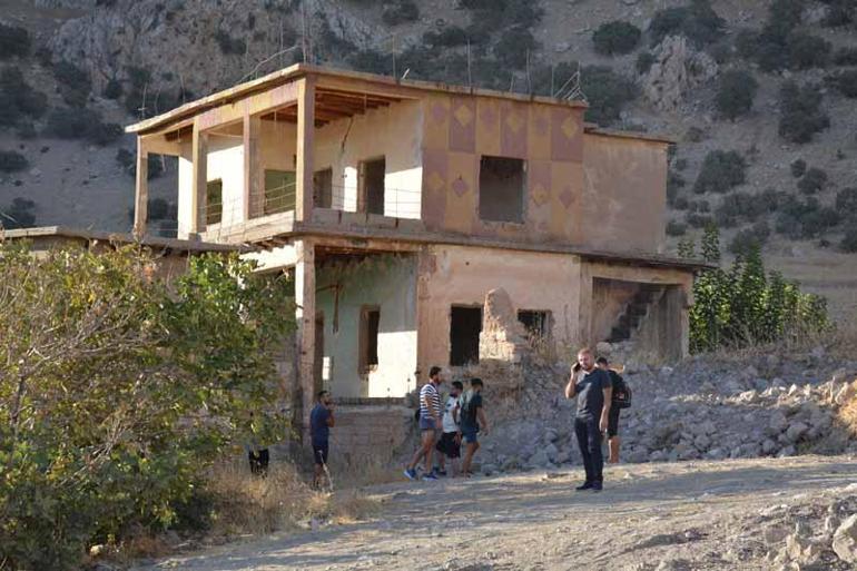 Avrupa’dan gelip, anne ve babalarının göç ettikleri köyleri gezdiler