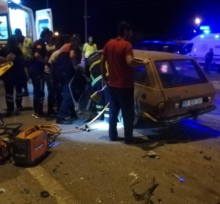 Çorumda otomobiller çarpıştı: 1 ölü, 4 yaralı