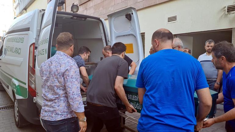 Otomobil refüjdeki korkuluklara çarptı: 2 ölü, 2 yaralı