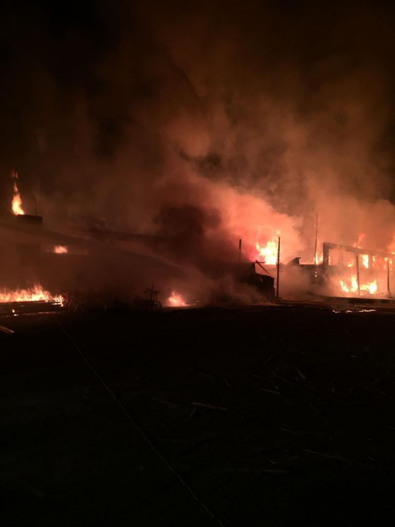 Erzurumda kereste fabrikası yangını, 5,5 saatte söndürüldü