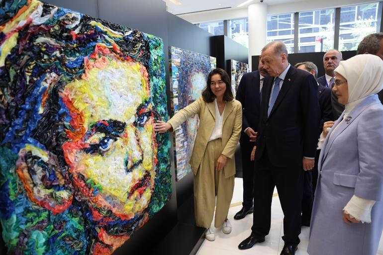 Erdoğan çifti, Türkevinde açılan atık sergisini gezdi