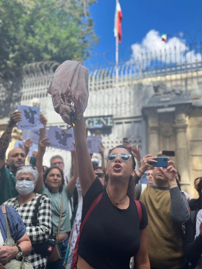 İran Başkonsolosluğu önünde Mahsa Amini protestosu