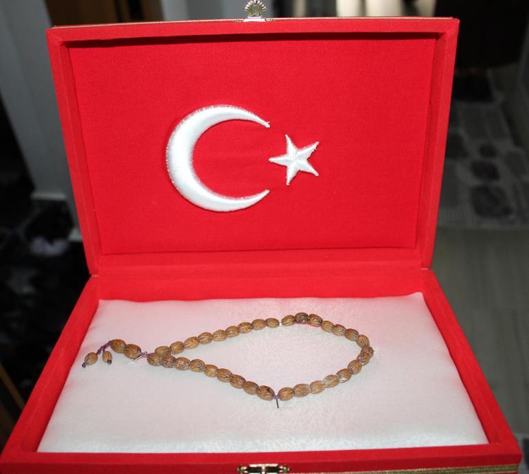 Gara Şehidi Kahveci’nin emanet tesbihi, annesine teslim edildi