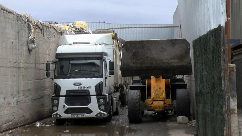 Esenyurtta okul yanındaki çöp aktarma tesisi velileri isyan ettirdi