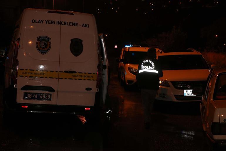 Aracında başından vurulmuş halde bulunan Nur, tedaviye alındı