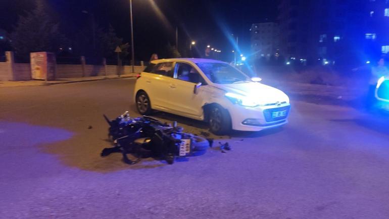 Kaskı sayesinde hayatta kalan motosiklet sürücüsüne yeni kask hediye edildi