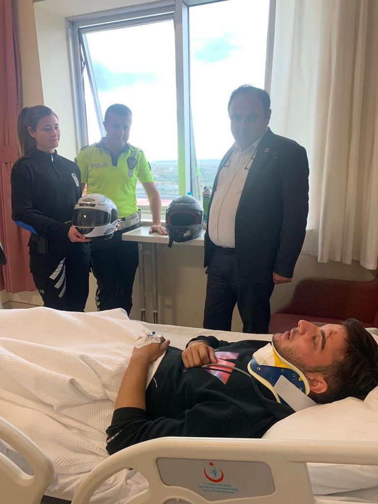 Kaskı sayesinde hayatta kalan motosiklet sürücüsüne yeni kask hediye edildi