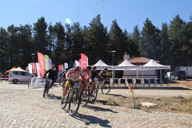 Dağ bisikleti sporcuları Dumanlı MTB Cup XCO’da mücadele etti