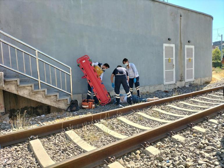 İZBAN istasyonunda raylara yaklaşan kadına yük treni çarptı