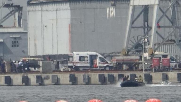 Donanma Komutanlığında bakıma alınan gemiden denize düşen 4 askerden 1i şehit oldu