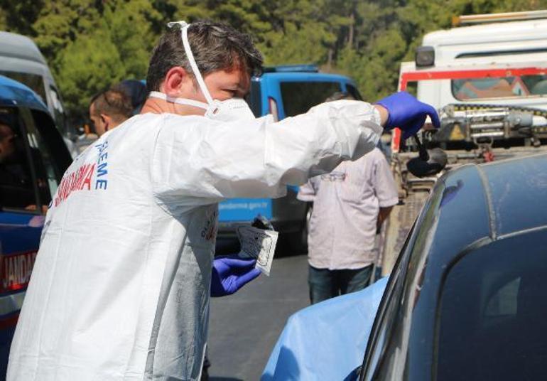 Otomobilinde boğazı kesilmiş olarak ölü bulundu