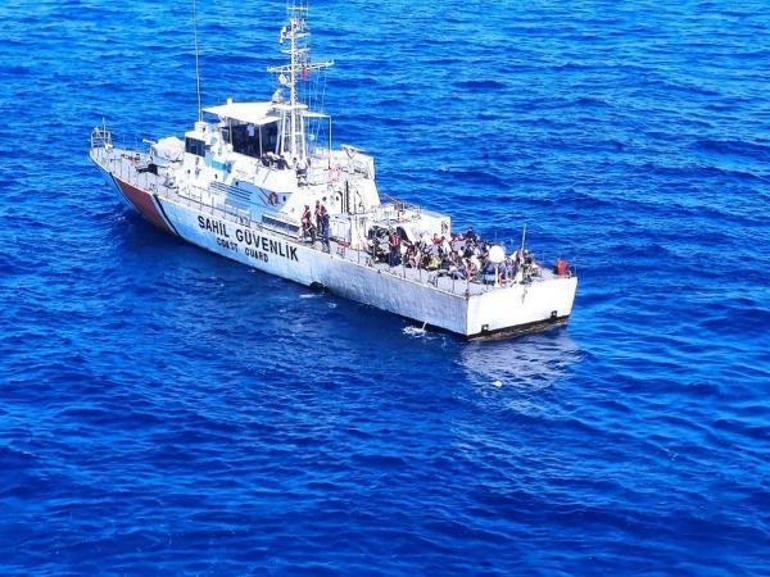 Göçmen faciasında ölenlerin cenazeleri kimsesizler mezarlığına defnedildi
