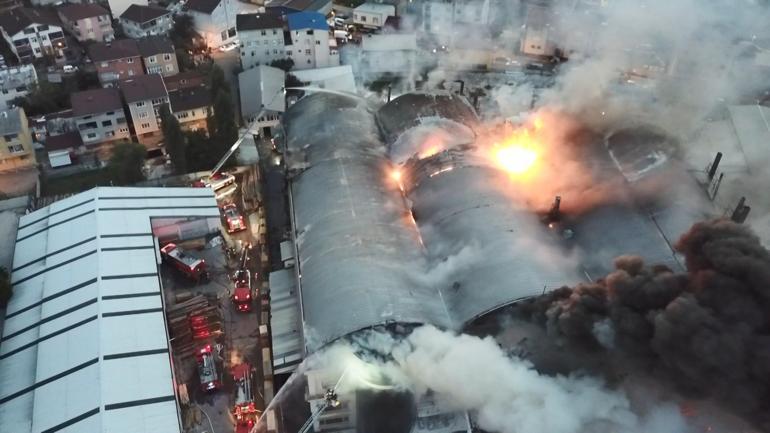 Sultanbeylide tencere fabrikasında yangın