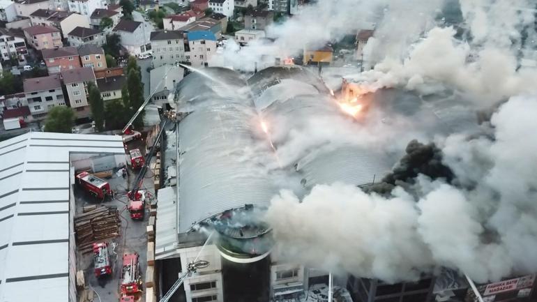 Sultanbeylide tencere fabrikasında yangın