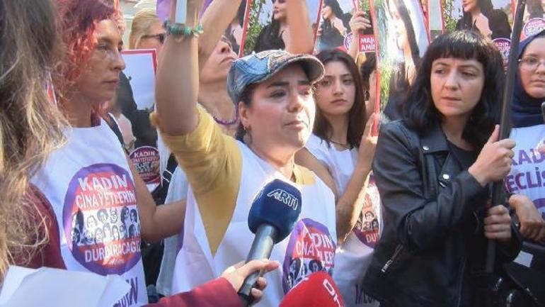 İranlı Mahsa Amini için saçtan bayraklı protesto