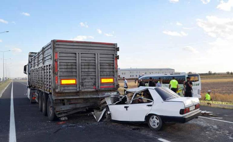 TIRa çarpan otomobilde ölen 2 arkadaş, iş görüşmesine gidiyormuş