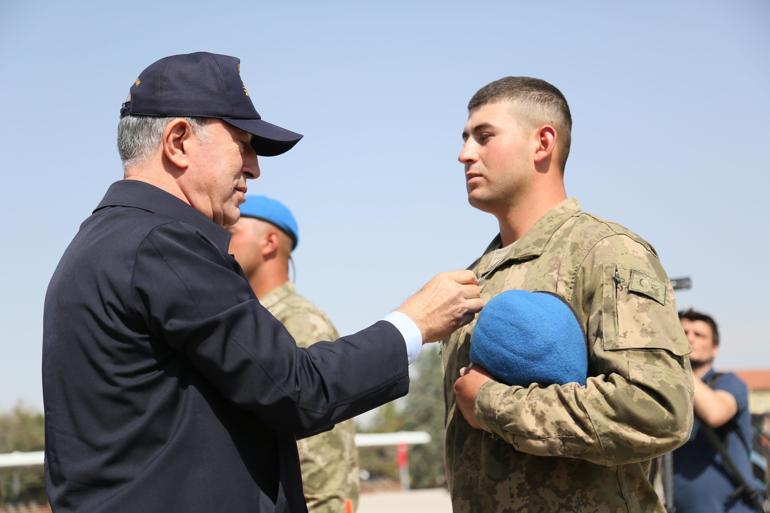 Bakan Akar, Ispartada komando sözleşmeli erlerin mezuniyet törenine katıldı