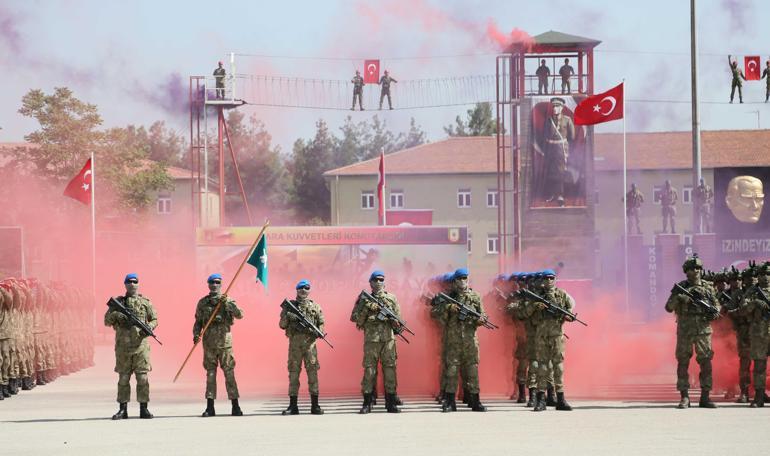 Bakan Akar, Ispartada komando sözleşmeli erlerin mezuniyet törenine katıldı