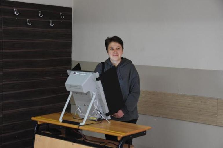 Bulgaristandaki erken genel seçim için oy verme işlemi başladı
