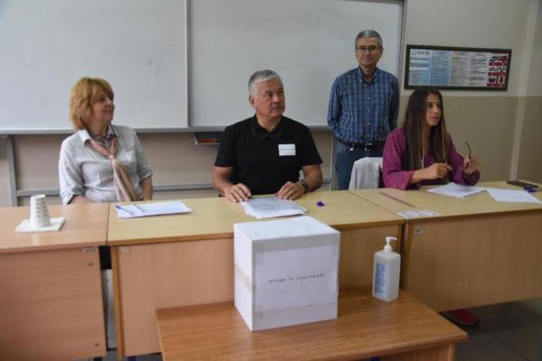 Bulgaristandaki erken genel seçim için oy verme işlemi başladı