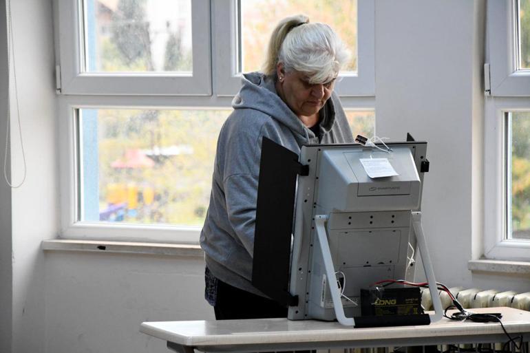 Bulgaristandaki erken genel seçim için oy verme işlemi başladı