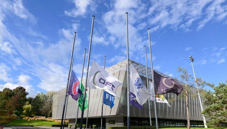 Endonezyadaki stadyum felaketi sonrası FIFA merkezinde bayraklar yarıya indirildi