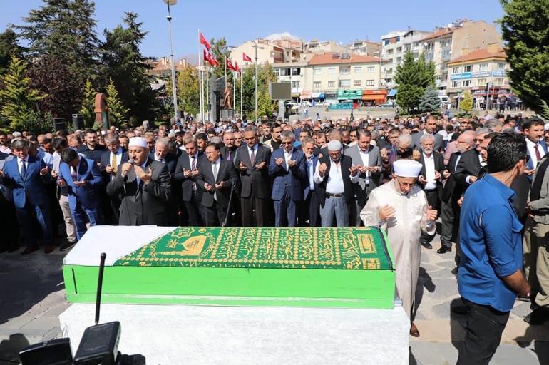 Bakan Özer, Bakan Yardımcısı Yılmazın annesinin cenazesine katıldı