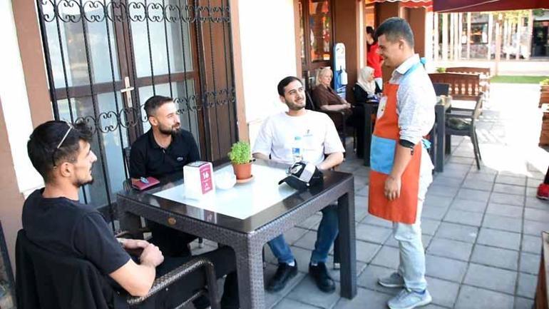 Down sendromlular, hem çalışıp hem eğitim görüyor