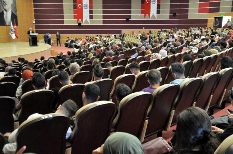 Rektörden yeni öğrencilere gece çıkışları için vampirli uyarı