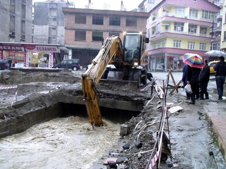 Türkiyenin en çok yağış alan ili Rizede, AFADa 137 personel takviyesi