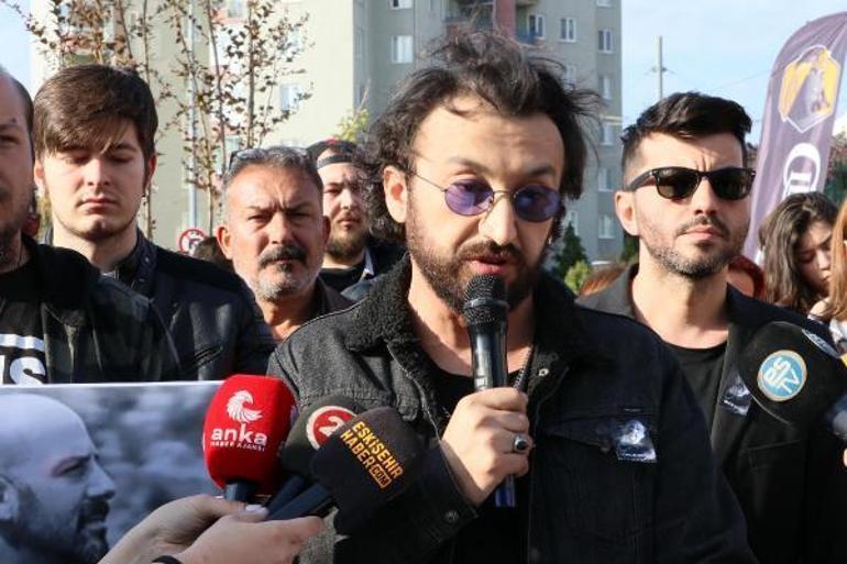 Eskişehirli müzisyenlerden Onur Şener cinayeti protestosu