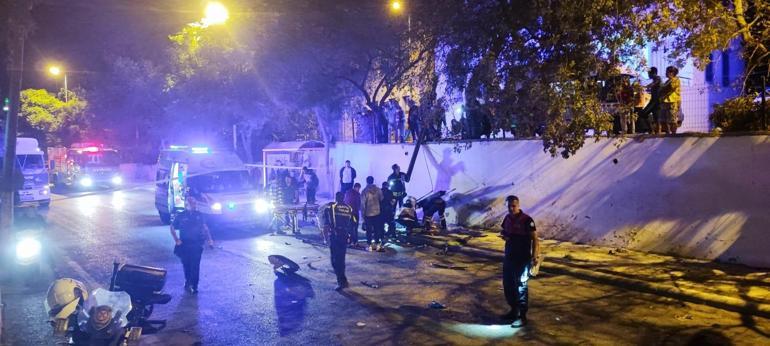 Muğlada otomobil ile motosiklet kafa kafaya çarpıştı: 1 ölü, 3 yaralı