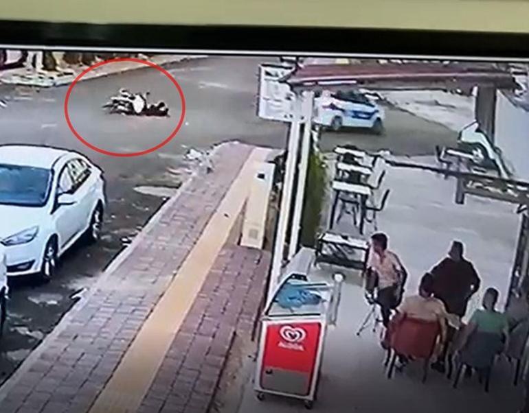 Polis aracına çarpan motorlu kurye, yaşam savaşını kaybetti