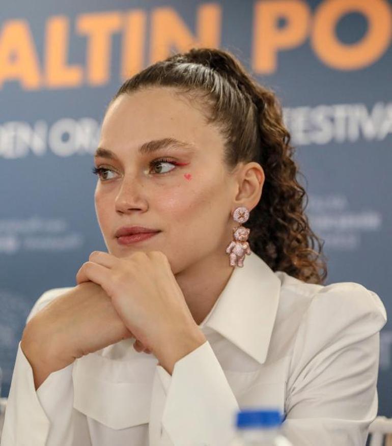 Tiyatro oyunu olarak yazılan senaryodan filmleriyle Altın Portakalda yarışıyorlar